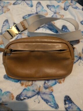 Andar Tan Leather Crossbody Belt Bag
